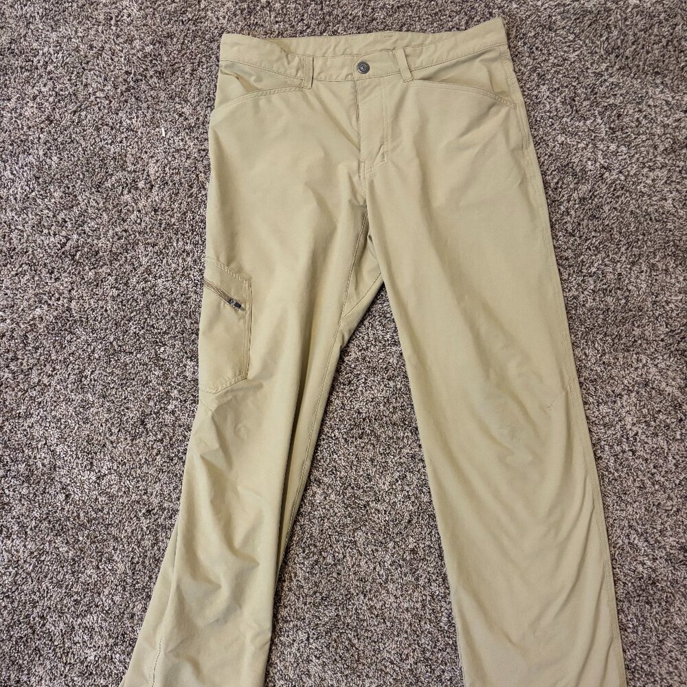 Patagonia Men's Khaki Cargo Pants